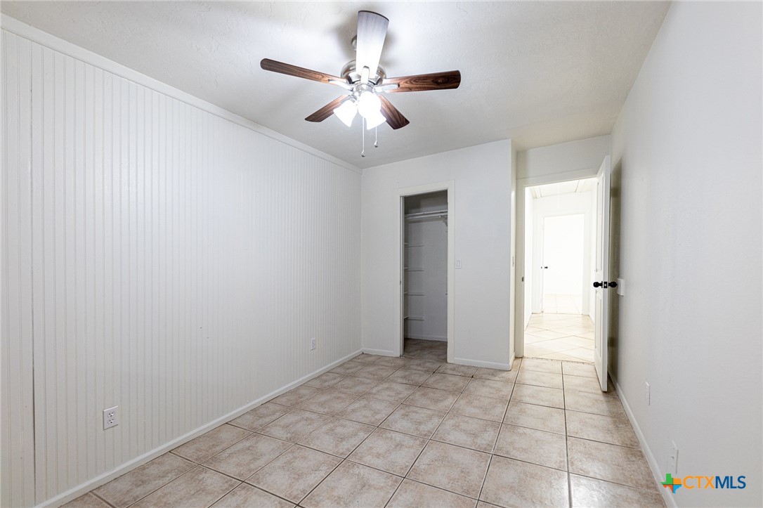 985 County Road 301 Shiner, TX 77984 - Photo 19 of 31 a view of an empty room