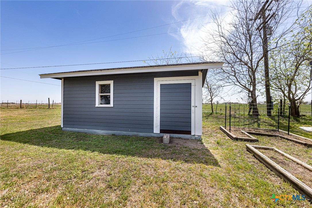 985 County Road 301 Shiner, TX 77984 - Photo 25 of 31 a view of a backyard of the house