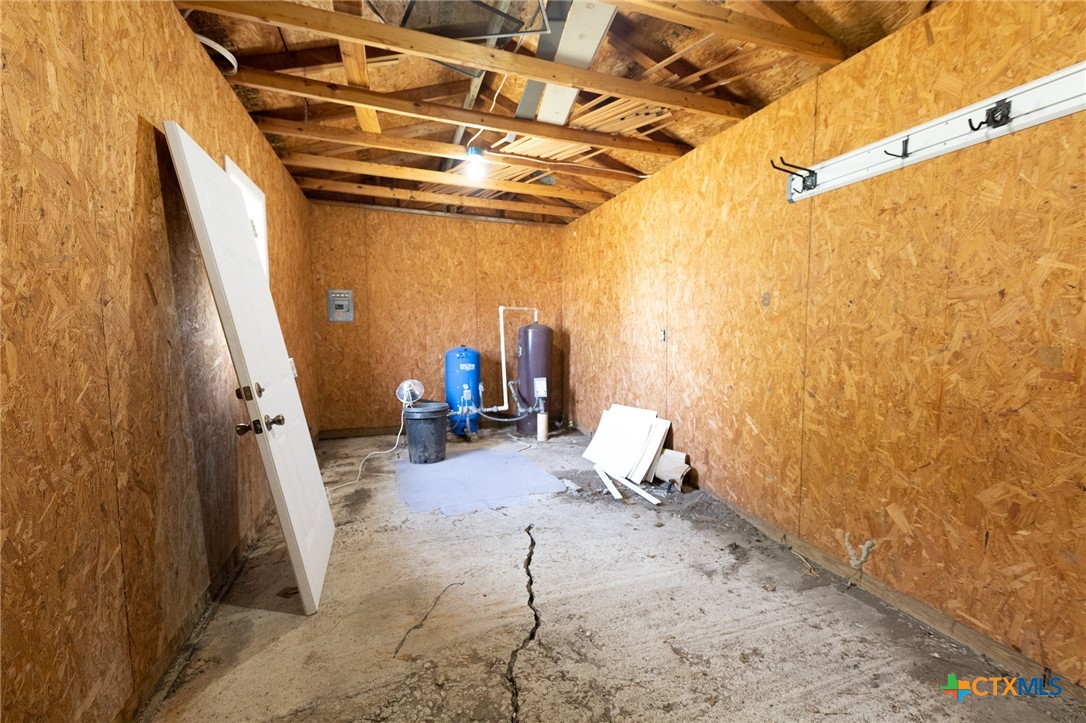 985 County Road 301 Shiner, TX 77984 - Photo 26 of 31 a view of a room with gym equipment