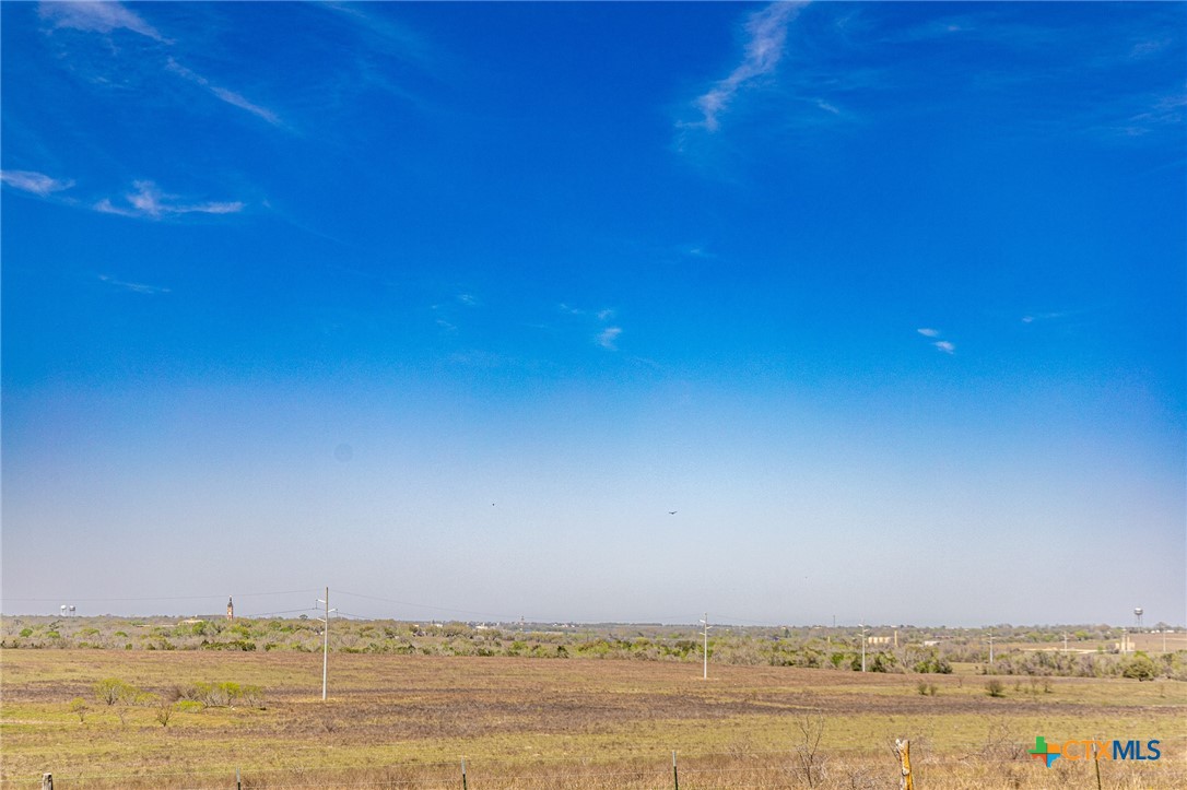985 County Road 301 Shiner, TX 77984 - Photo 3 of 31 a view of an ocean
