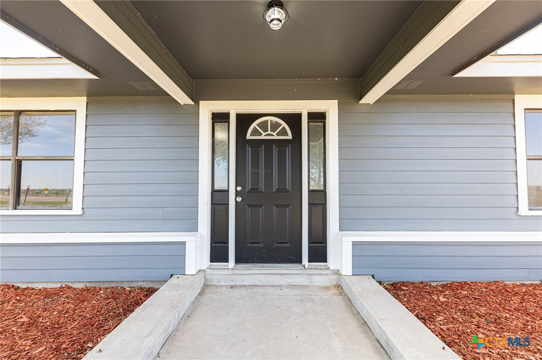 985 County Road 301 Shiner, TX 77984 - Photo 4 of 31 a view of front door of a house