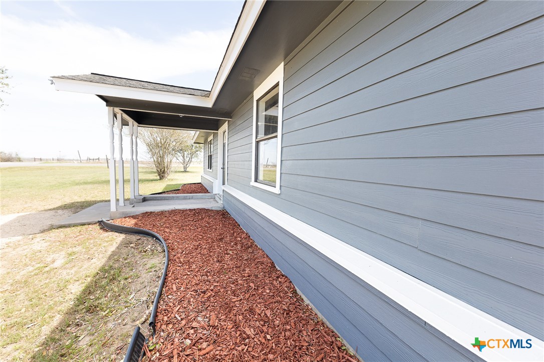 985 County Road 301 Shiner, TX 77984 - Photo 5 of 31 a view of an entryway