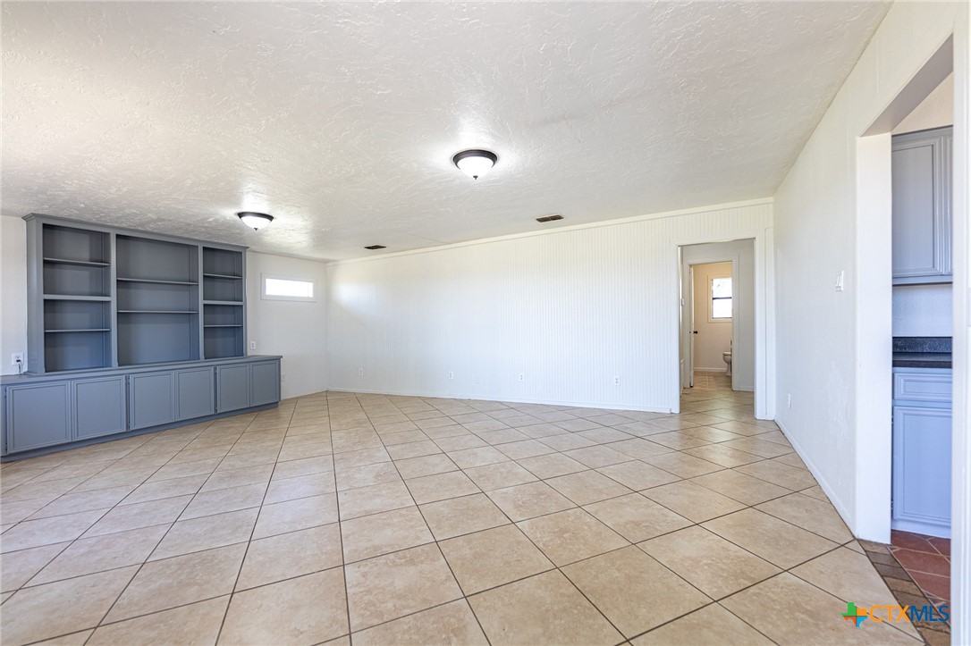 985 County Road 301 Shiner, TX 77984 - Photo 6 of 31 a view of empty room