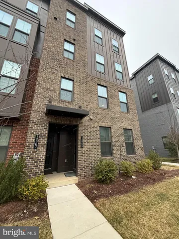 $2,500 | 3803 Green Ridge Court, Unit 302, Fairfax, VA 22033