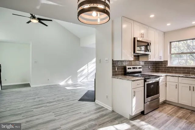 $2,500 | 3803 Green Ridge Court, Unit 302, Fairfax, VA 22033