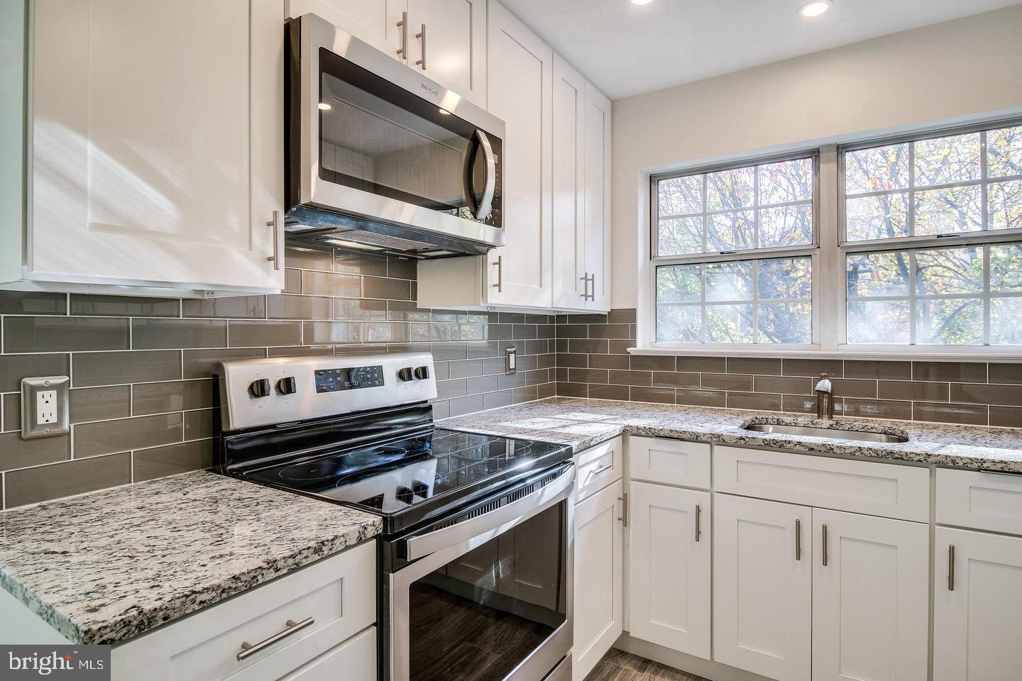 3803 Green Ridge Court, Unit 302 Fairfax, VA 22033 - Photo 6 of 18