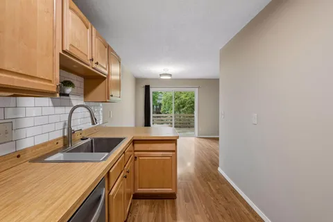 $262,000 | 9651 Ensign Circle, Bloomington, MN 55438