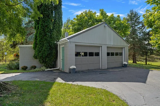$998,000 | 19196 Cleveland Avenue, Galien, MI 49113