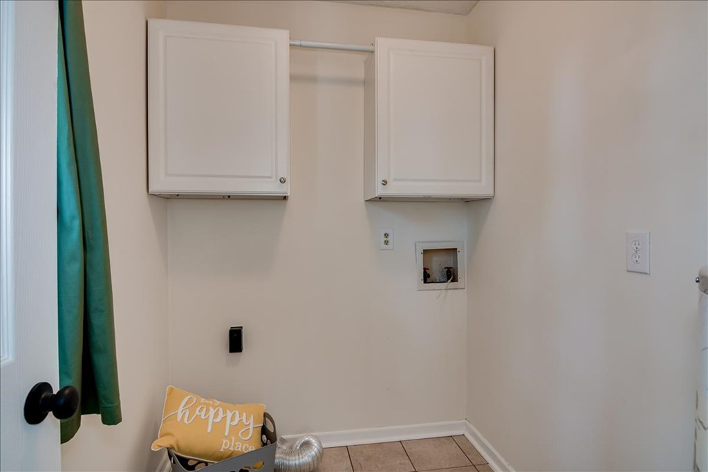 5209 Hereford Farm Road Evans, GA 30809 - Photo 23 of 31 Laundry room