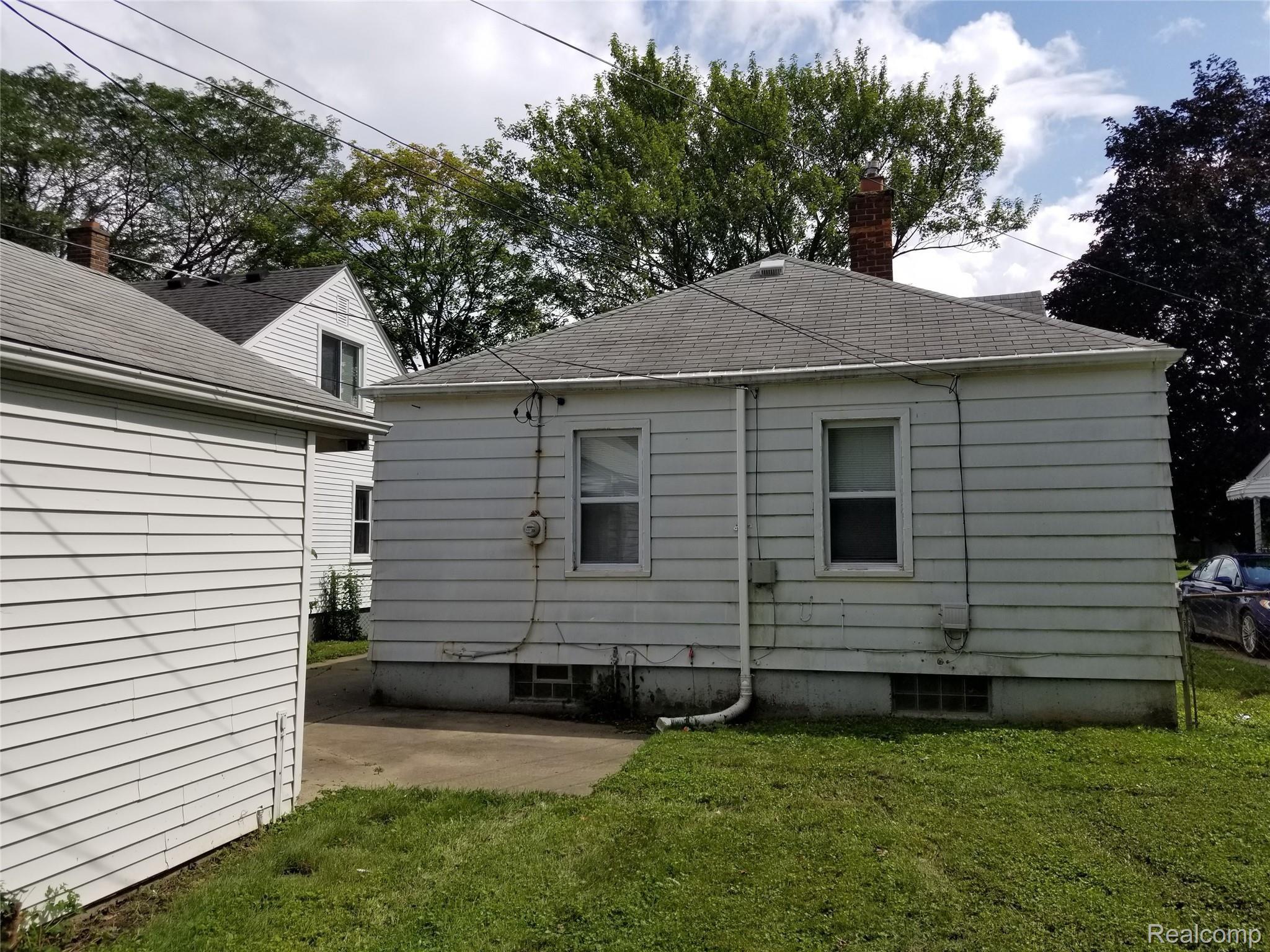 14836 Eureka Road Southgate, MI 48195 - Photo 4 of 19 20210713_161421.jpg