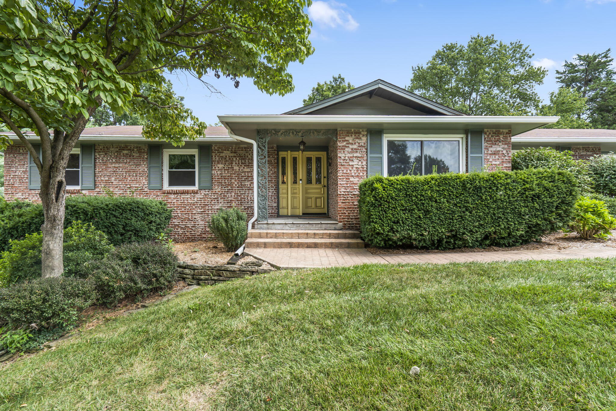 1526 South Devon Road Springfield, MO 65809 - Photo 1 of 1 4-web-or-mls-DSC08867