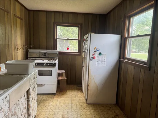 $53,000 | 902 East 9th Street, Pittsburg, KS 66762