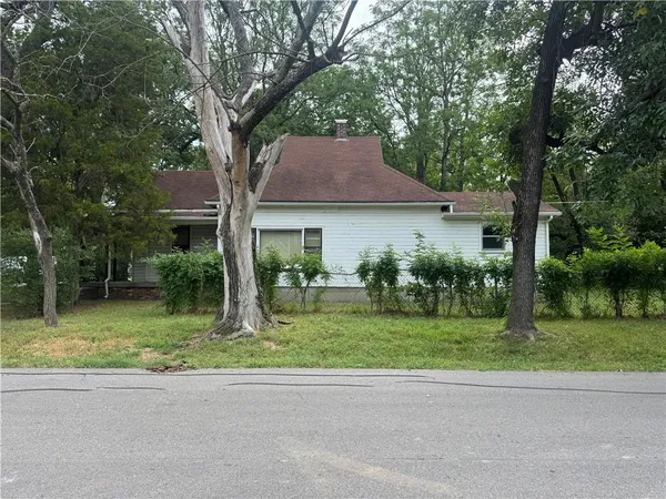 $53,000 | 902 East 9th Street, Pittsburg, KS 66762
