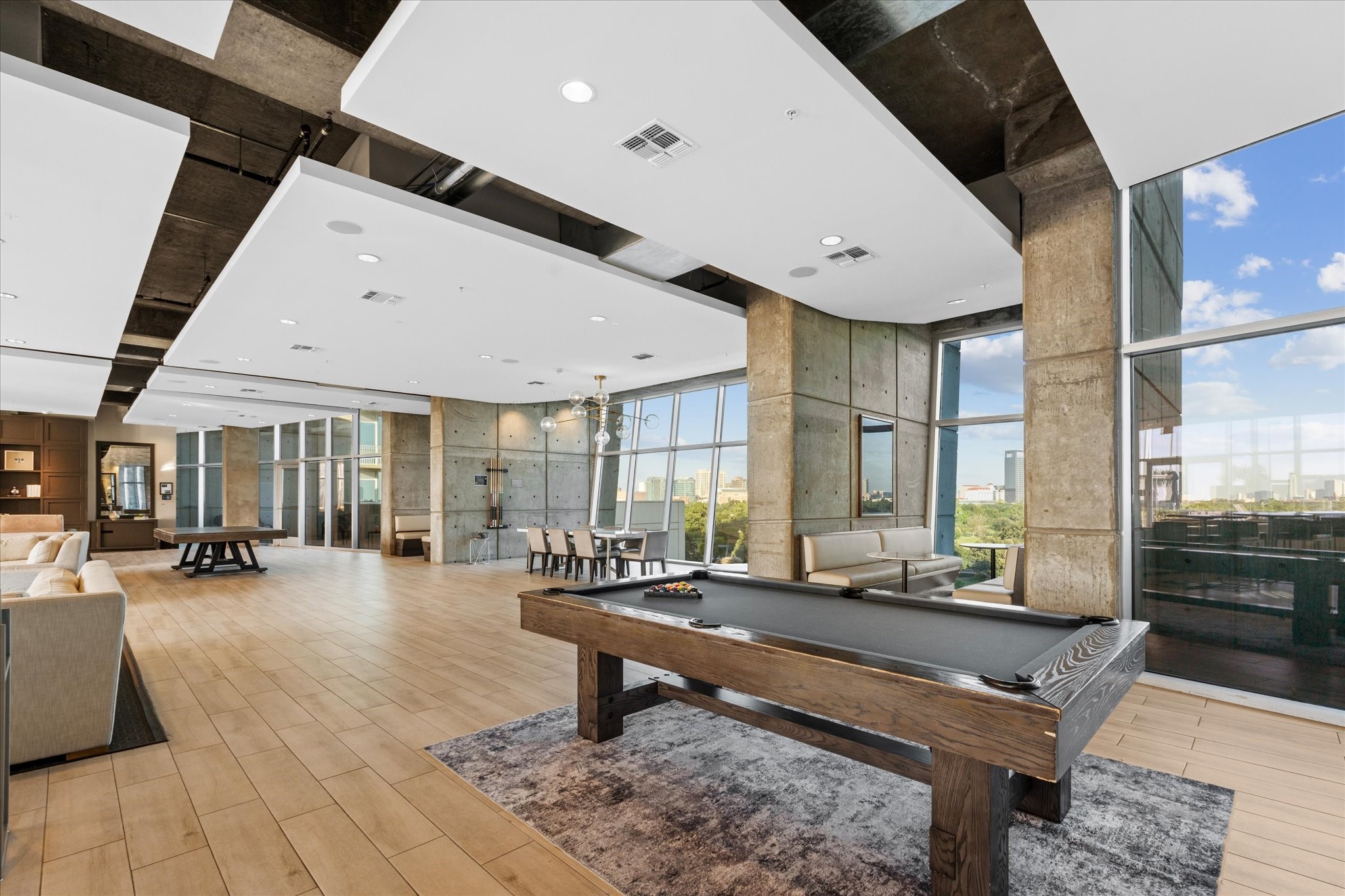 5925 Almeda Road, Unit 10806 Houston, TX 77004 - Photo 15 of 34 Have fun playing pool or ping pong in the lounge area.