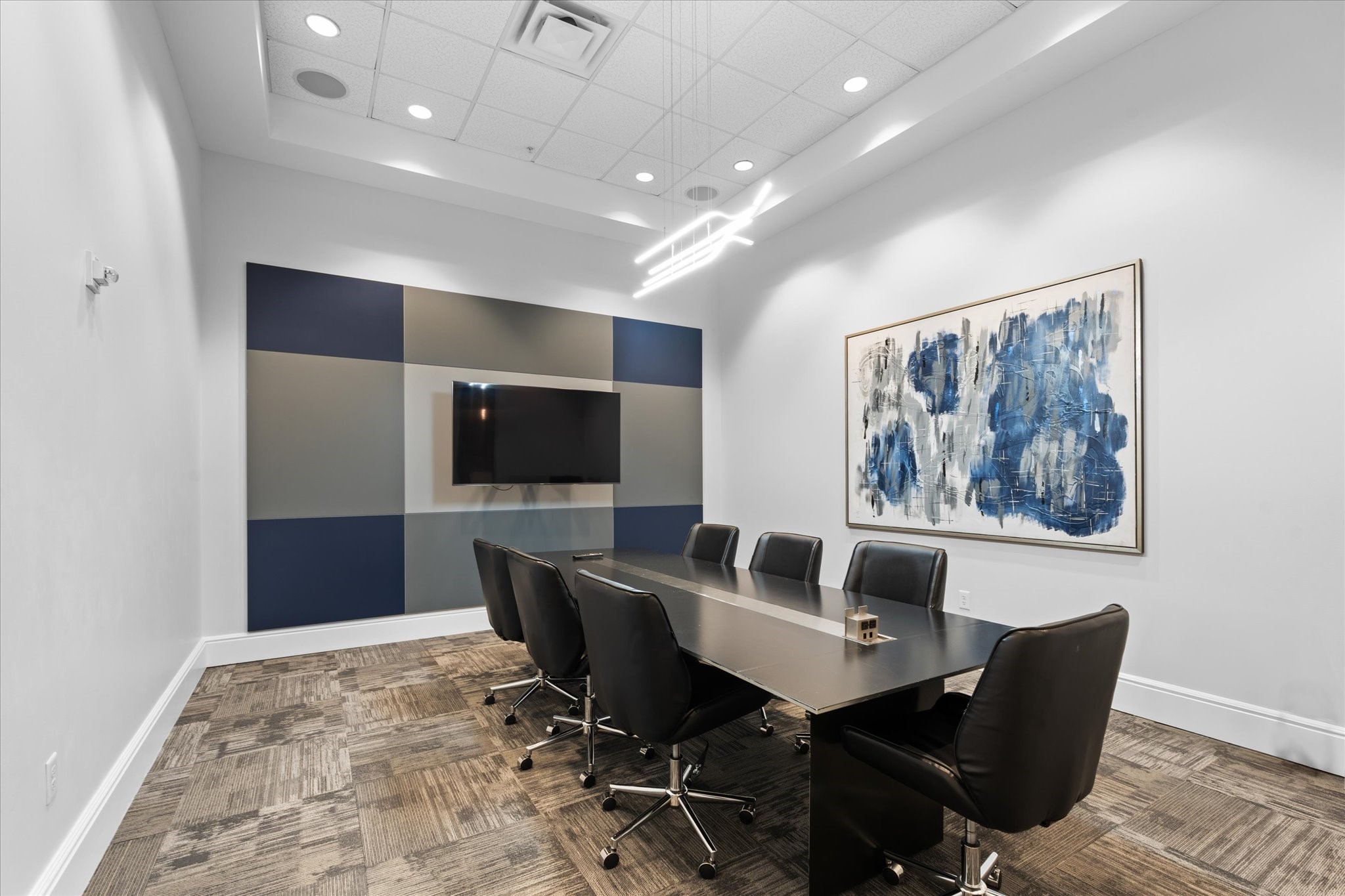 5925 Almeda Road, Unit 10806 Houston, TX 77004 - Photo 16 of 34 Utilize the conference room as needed.