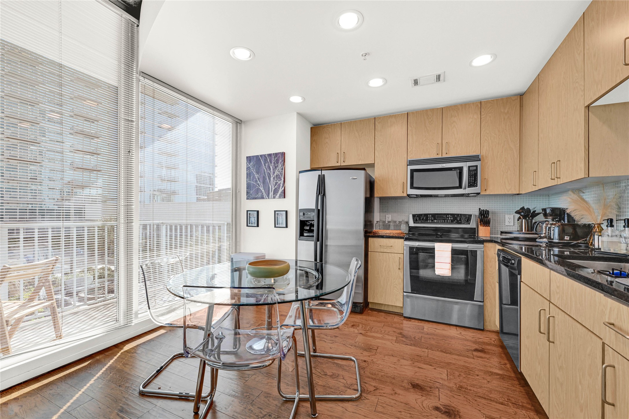 5925 Almeda Road, Unit 10806 Houston, TX 77004 - Photo 3 of 34 Cooking with a view