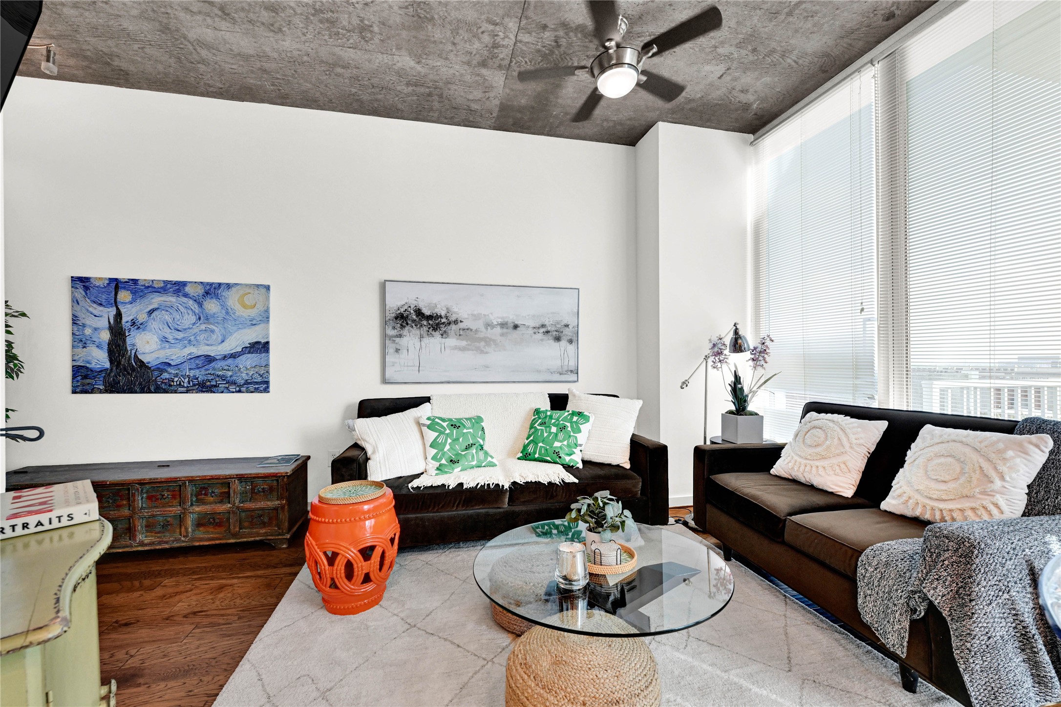 5925 Almeda Road, Unit 10806 Houston, TX 77004 - Photo 4 of 34 Matching couch and love seat provided.