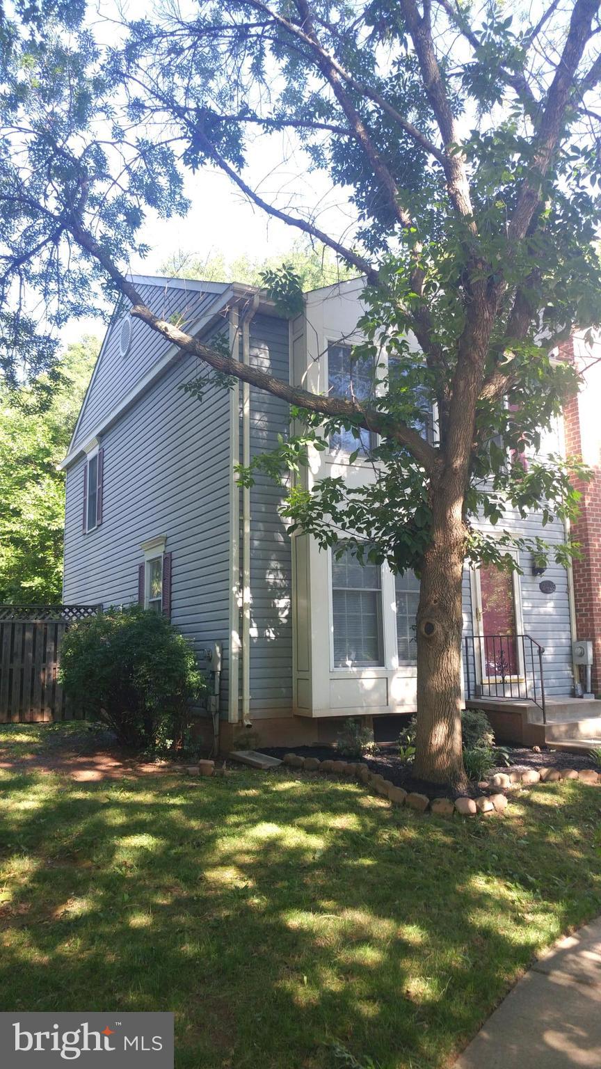 Exceptional, private end-unit location
