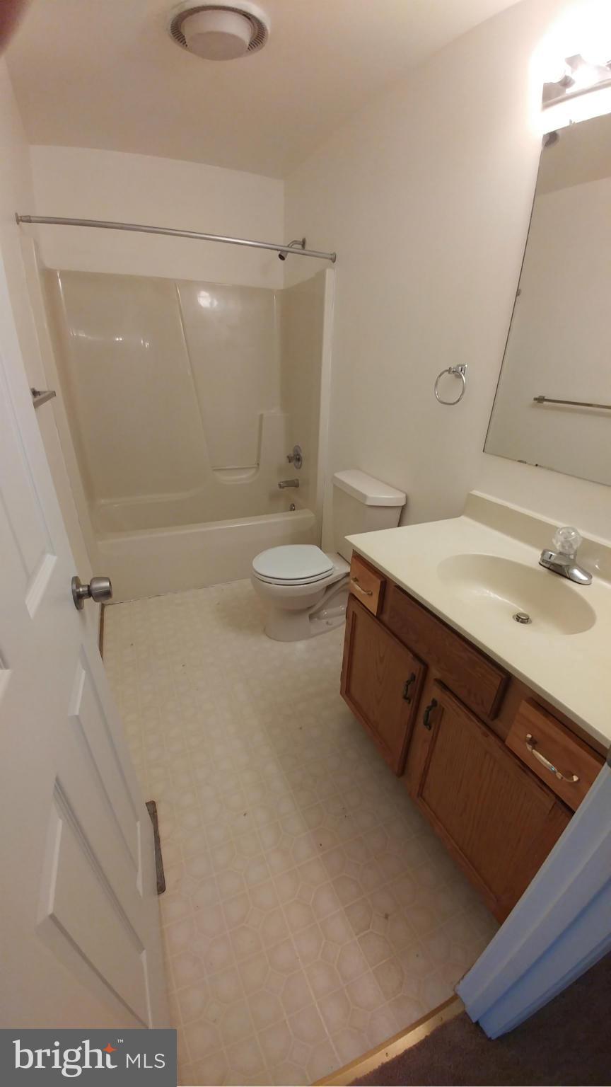 2435 Prentice Court Frederick, MD 21702 - Photo 20 of 25 2nd floor hall bathroom