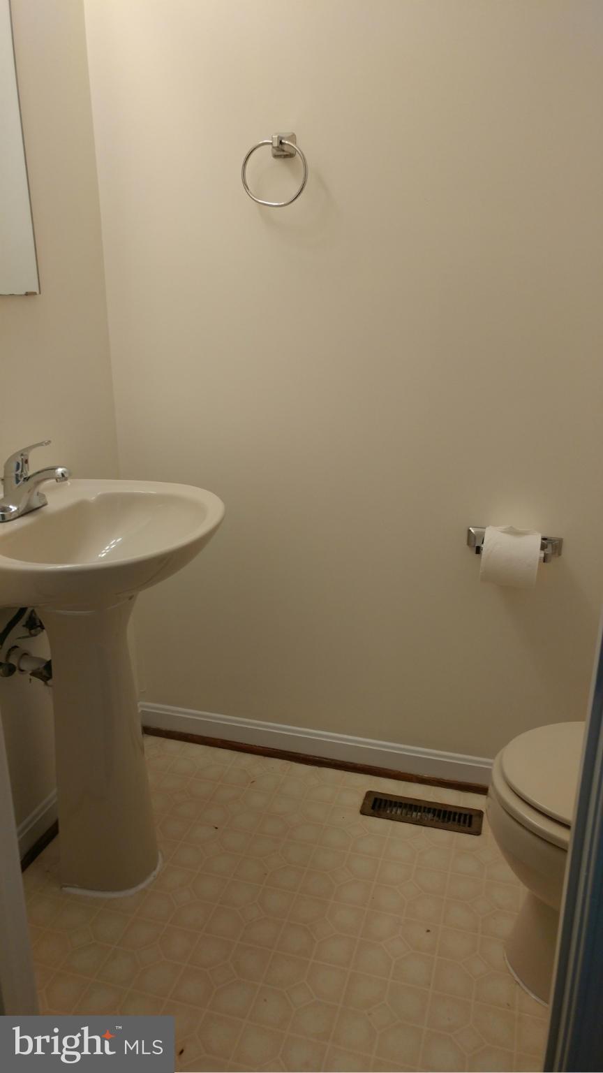 2435 Prentice Court Frederick, MD 21702 - Photo 9 of 25 Main level powder room