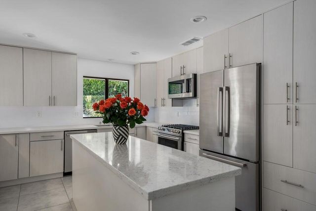 $2,495,000 | 505 North Camino Real, Palm Springs, CA 92262