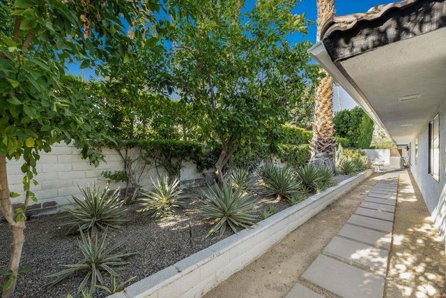 $2,495,000 | 505 North Camino Real, Palm Springs, CA 92262