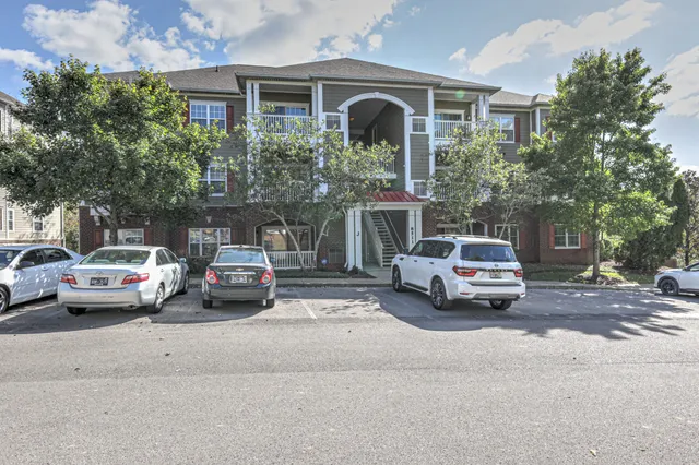 $1,560 | 8511 Burnham Lane, Unit J14, Nashville, TN 37211