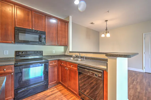 $1,560 | 8511 Burnham Lane, Unit J14, Nashville, TN 37211