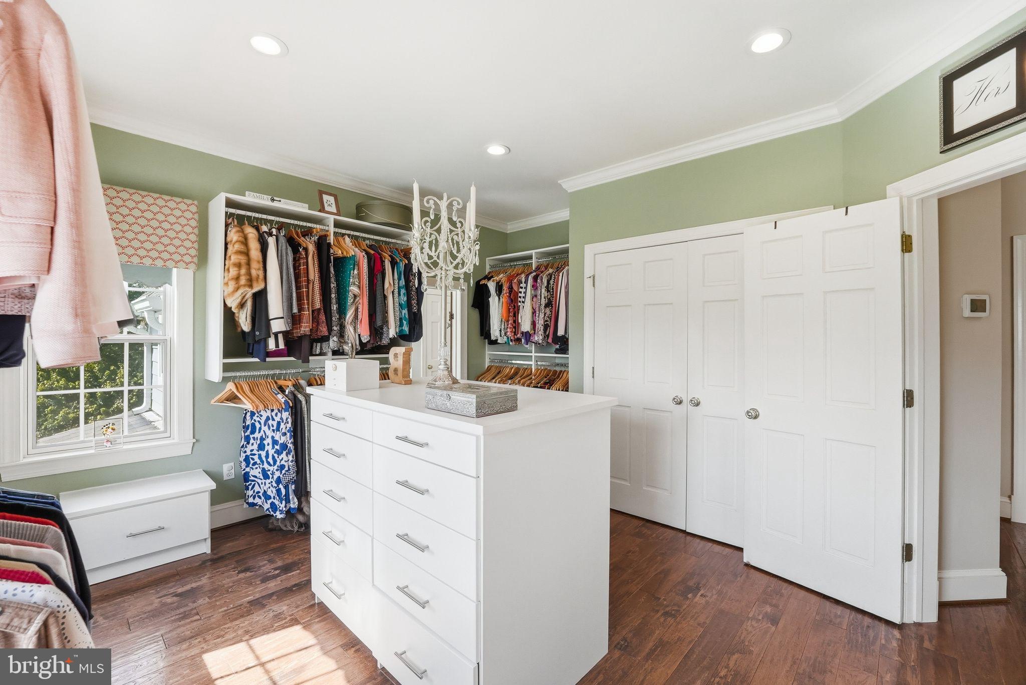7724 Cannonball Gate Road Warrenton, VA 20186 - Photo 53 of 98 Primary Walk-In Closet