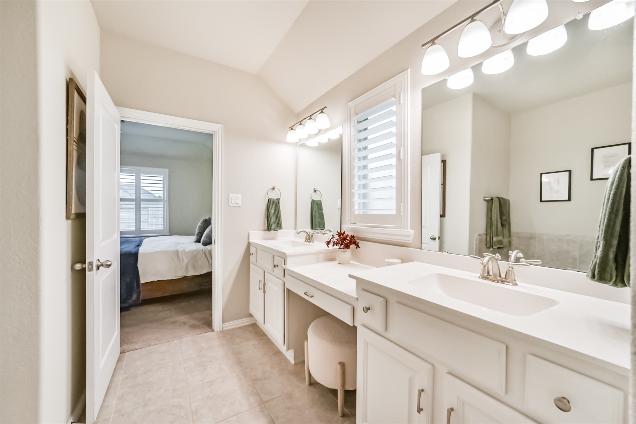 2309 Redwood Ridge Trail Manvel, TX 77578 - Photo 15 of 26 Primary bathroom with double sinks, vanity and separate garden tub and shower
