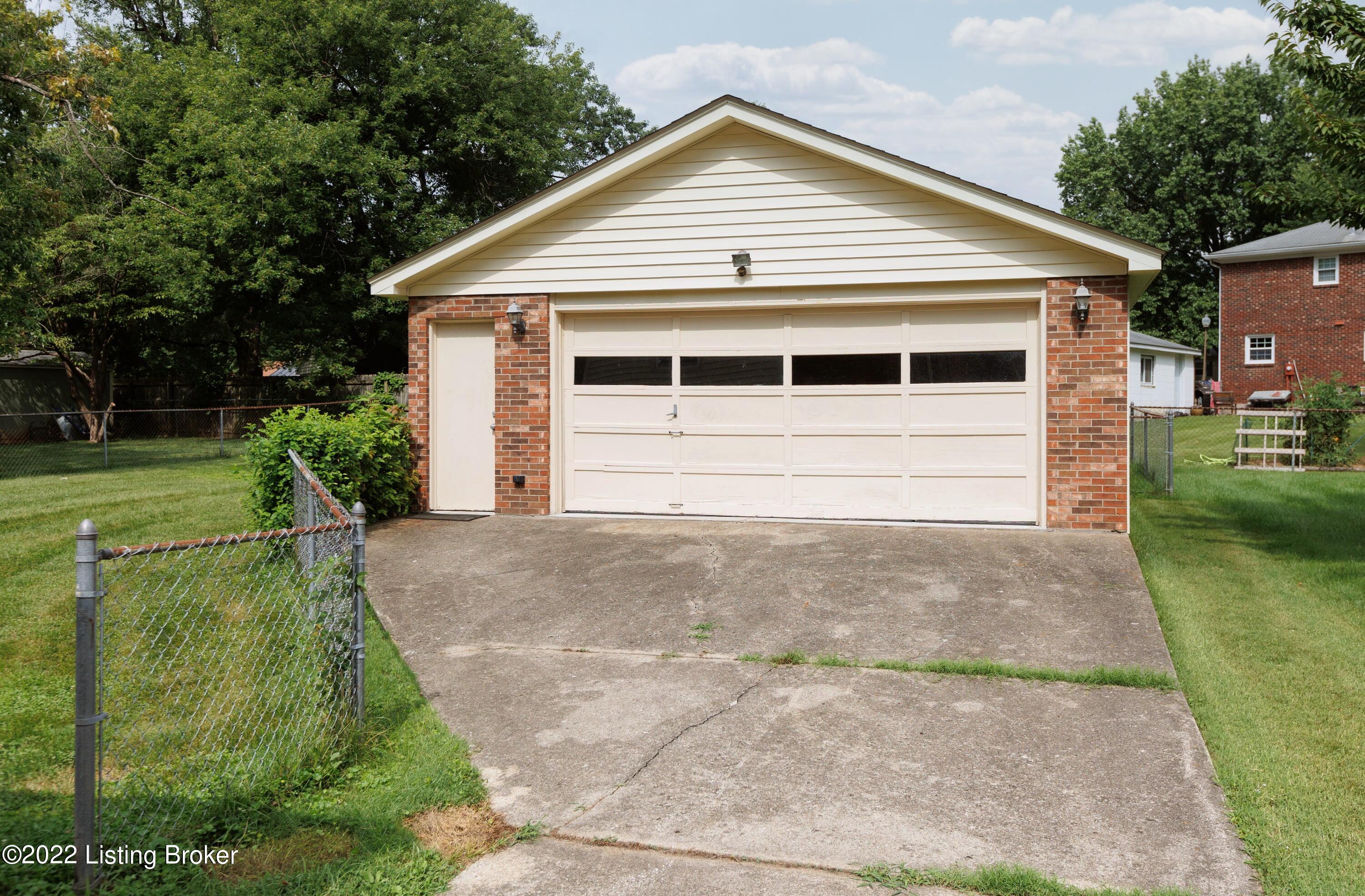 3009 Lexham Road Louisville, KY 40220 - Photo 34 of 38 037