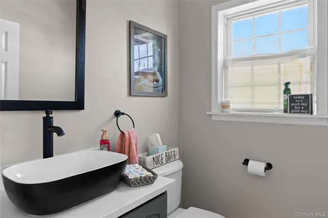 $6,500 | 65 Ocean Avenue, Bay Shore, NY 11706