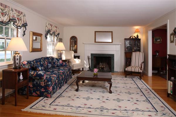 27 Shirley Road Wellesley, MA 02482 - Photo 4 of 6