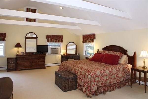 27 Shirley Road Wellesley, MA 02482 - Photo 5 of 6