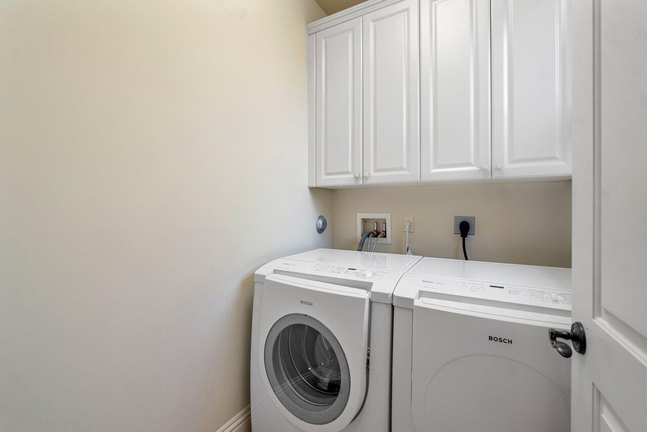 434 Northeast 7th Street Boca Raton, FL 33432 - Photo 30 of 40 laundry main floor