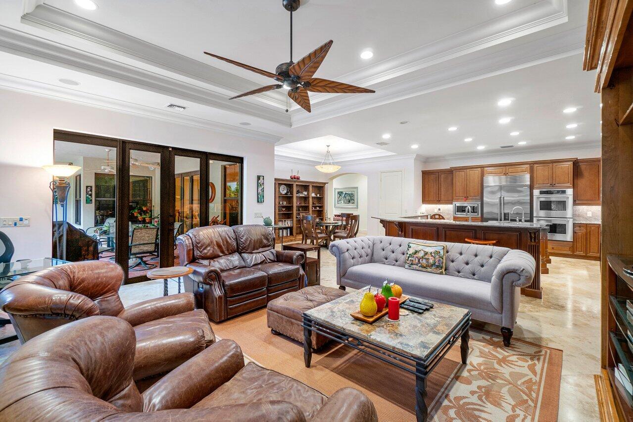 434 Northeast 7th Street Boca Raton, FL 33432 - Photo 9 of 40 E4405F68-23BF-4FAB-8000-68D2916BAF70