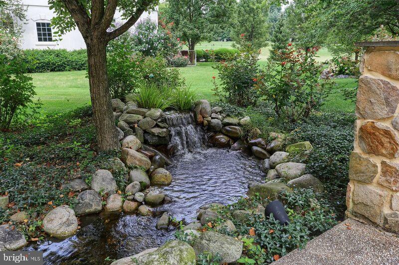 806 Bent Creek Drive Lititz, PA 17543 - Photo 10 of 58