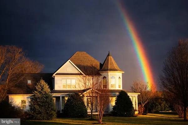 a view of house with yard