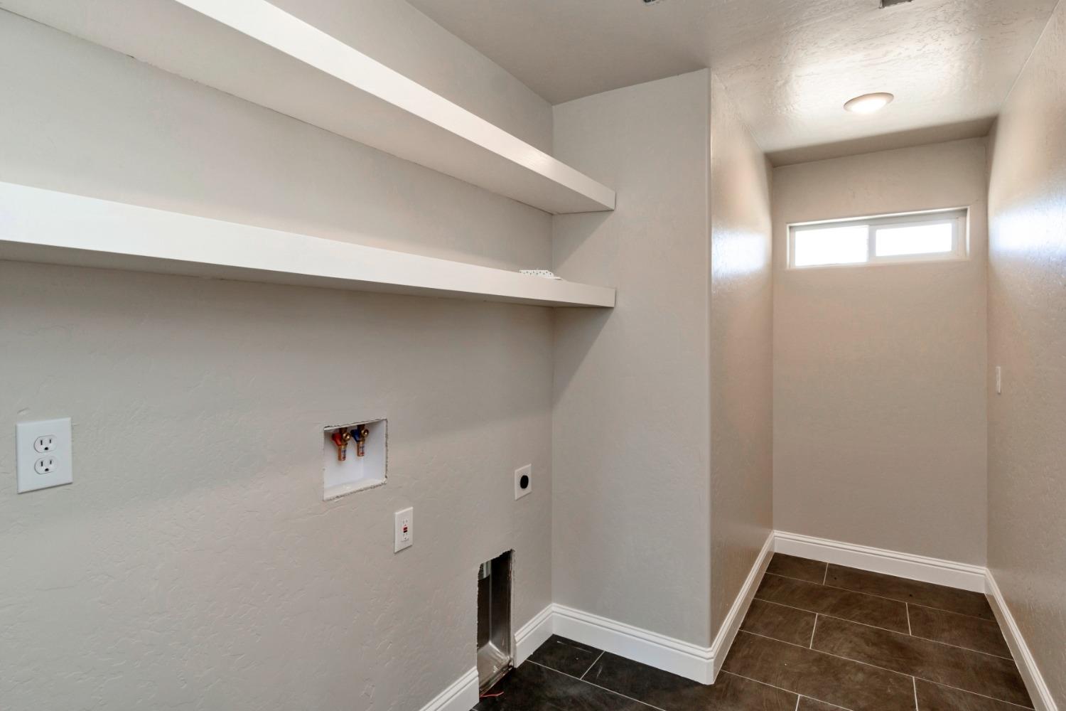 21250 Steward Road Madera, CA 93638 - Photo 12 of 40 a view of utility room