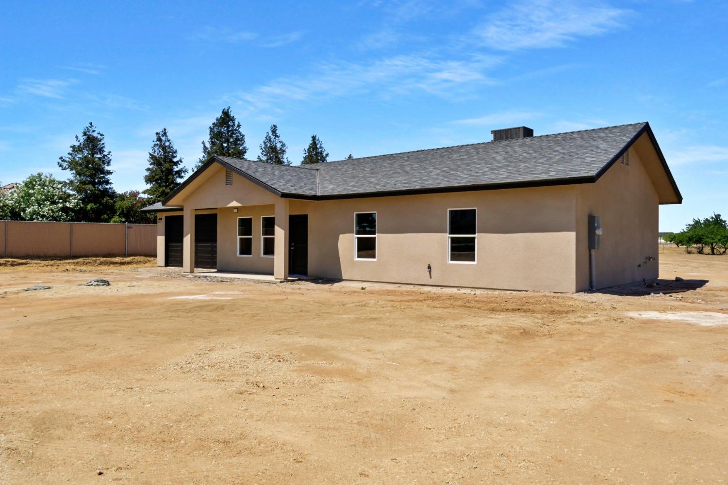 21250 Steward Road Madera, CA 93638 - Photo 23 of 40 a front view of a house with a yard