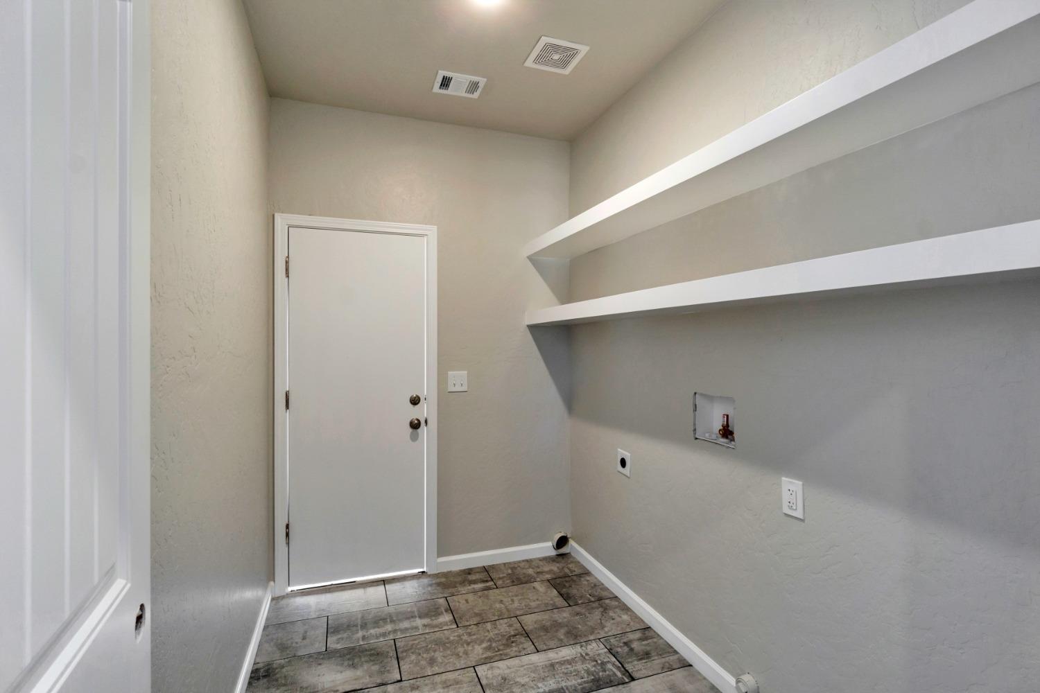 21250 Steward Road Madera, CA 93638 - Photo 29 of 40 a view of utility room
