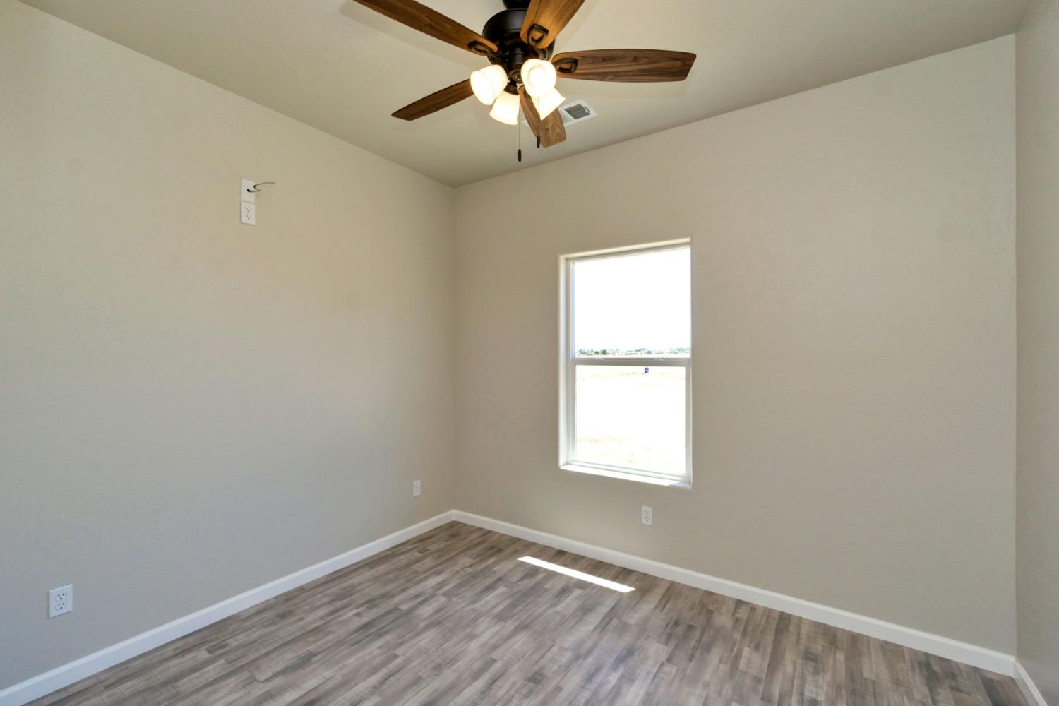 21250 Steward Road Madera, CA 93638 - Photo 34 of 40 an empty room with a window and a fan