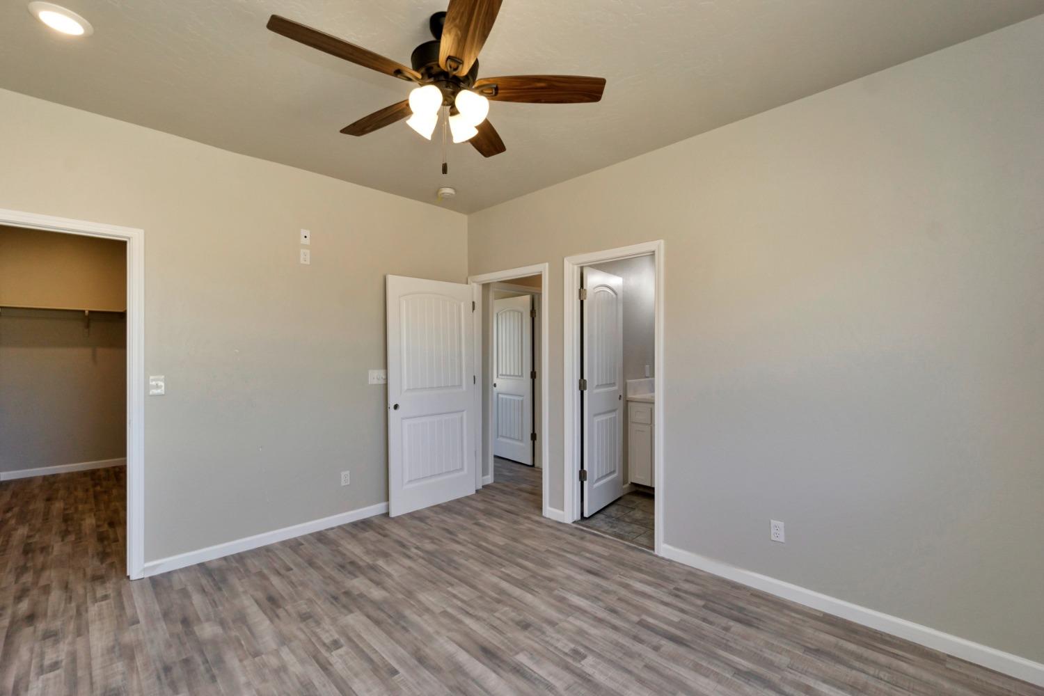 21250 Steward Road Madera, CA 93638 - Photo 36 of 40 wooden floor in an empty room with a fan