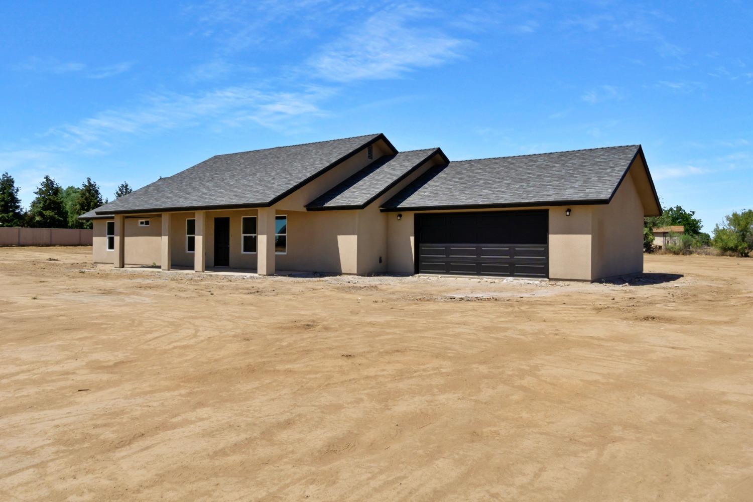 21250 Steward Road Madera, CA 93638 - Photo 4 of 40 a house with trees in the background