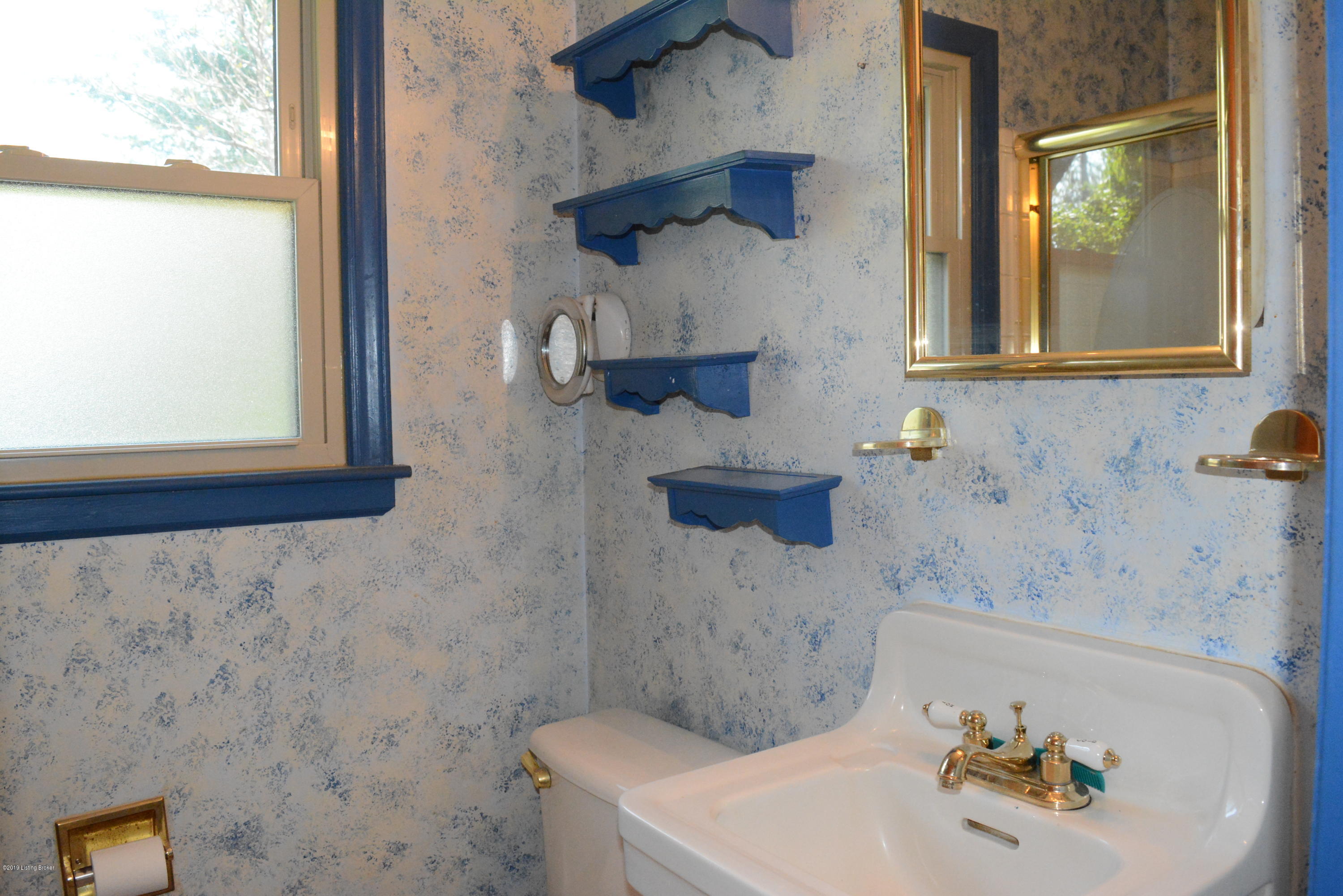 3029 Rosedale Boulevard Louisville, KY 40220 - Photo 9 of 13 Full Bath