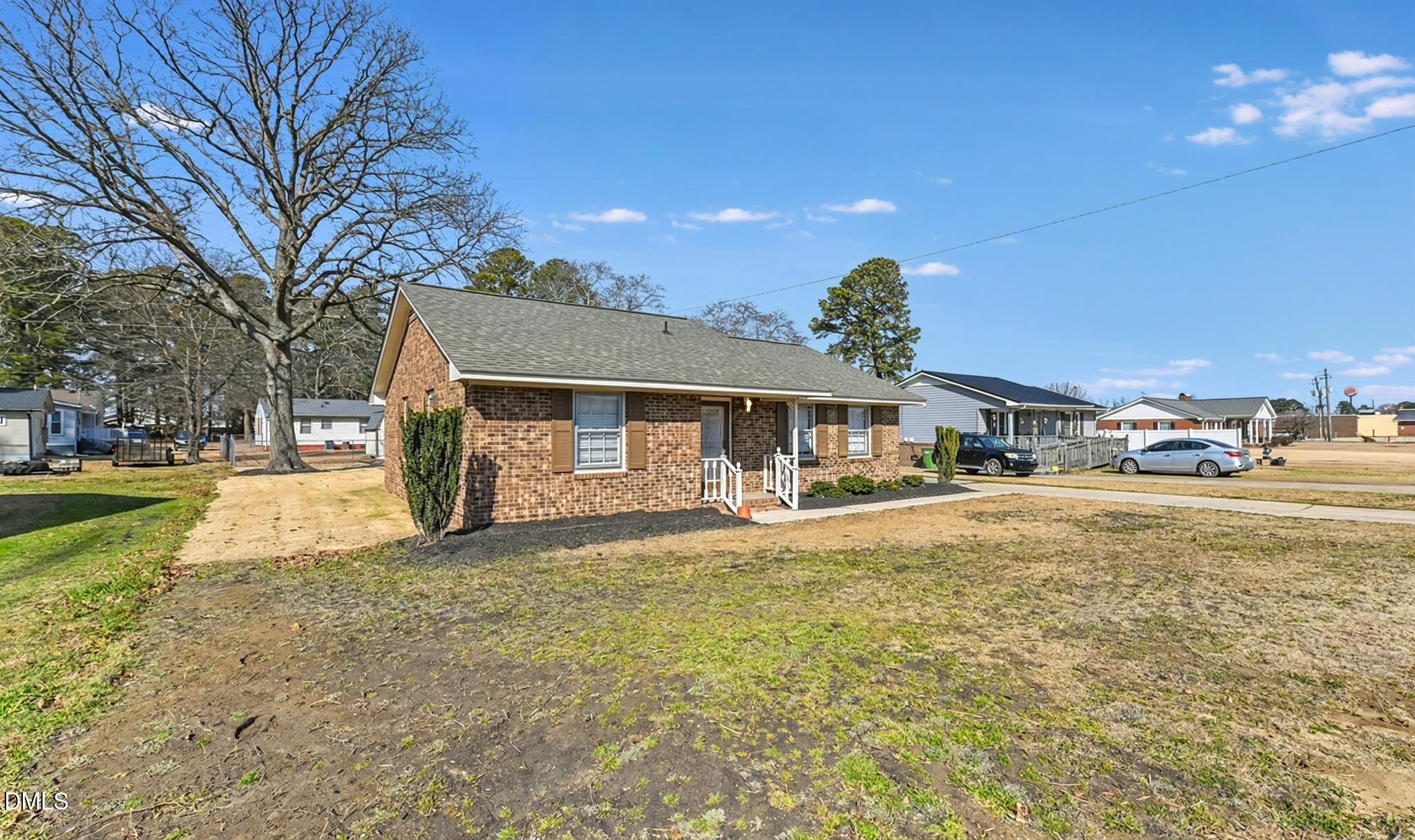 306 Chicopee Road Benson, NC 27504 - Photo 2 of 31 002