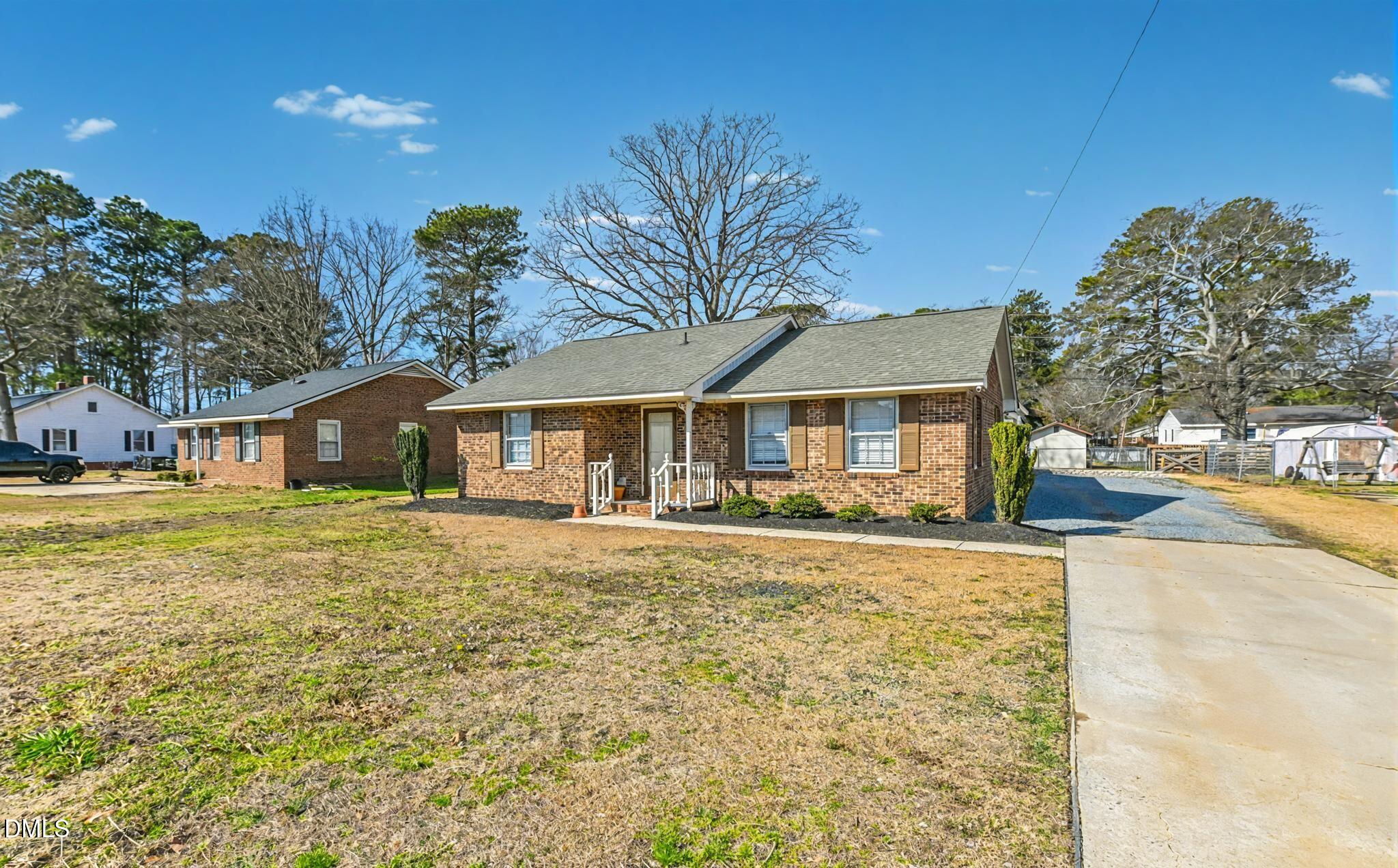 306 Chicopee Road Benson, NC 27504 - Photo 3 of 31 003