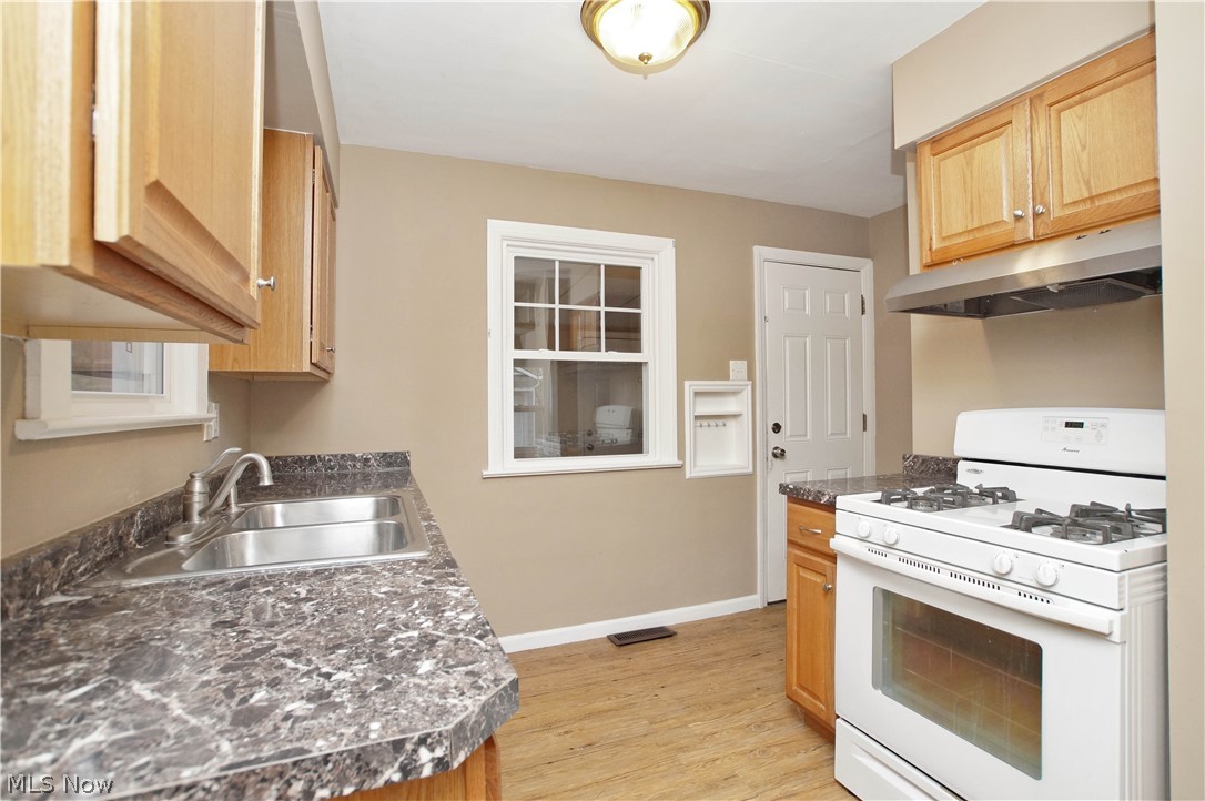 4138 Ellison Road Cleveland, OH 44121 - Photo 8 of 26