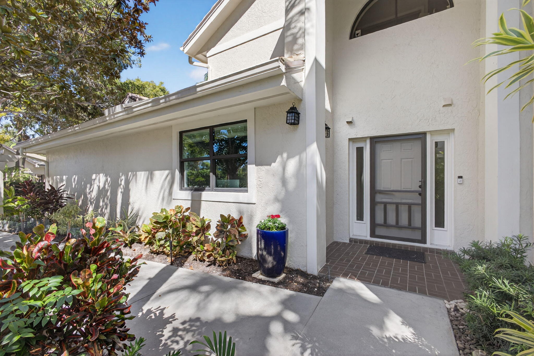16050 West Bay Drive, Unit 155 Jupiter, FL 33477 - Photo 4 of 51 a view of a house with potted plants