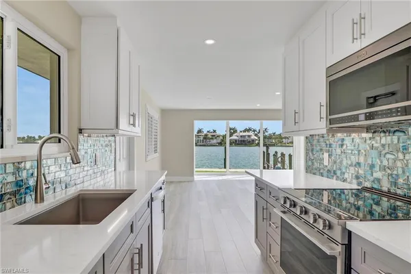 $4,000 | 2500 Gulf Shore Boulevard North, Unit S10, Naples, FL 34103